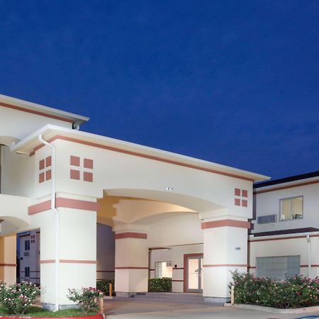 Super 8 By Wyndham Brenham Tx Otel Dış mekan fotoğraf