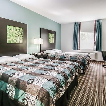 Super 8 By Wyndham Brenham Tx Otel Dış mekan fotoğraf