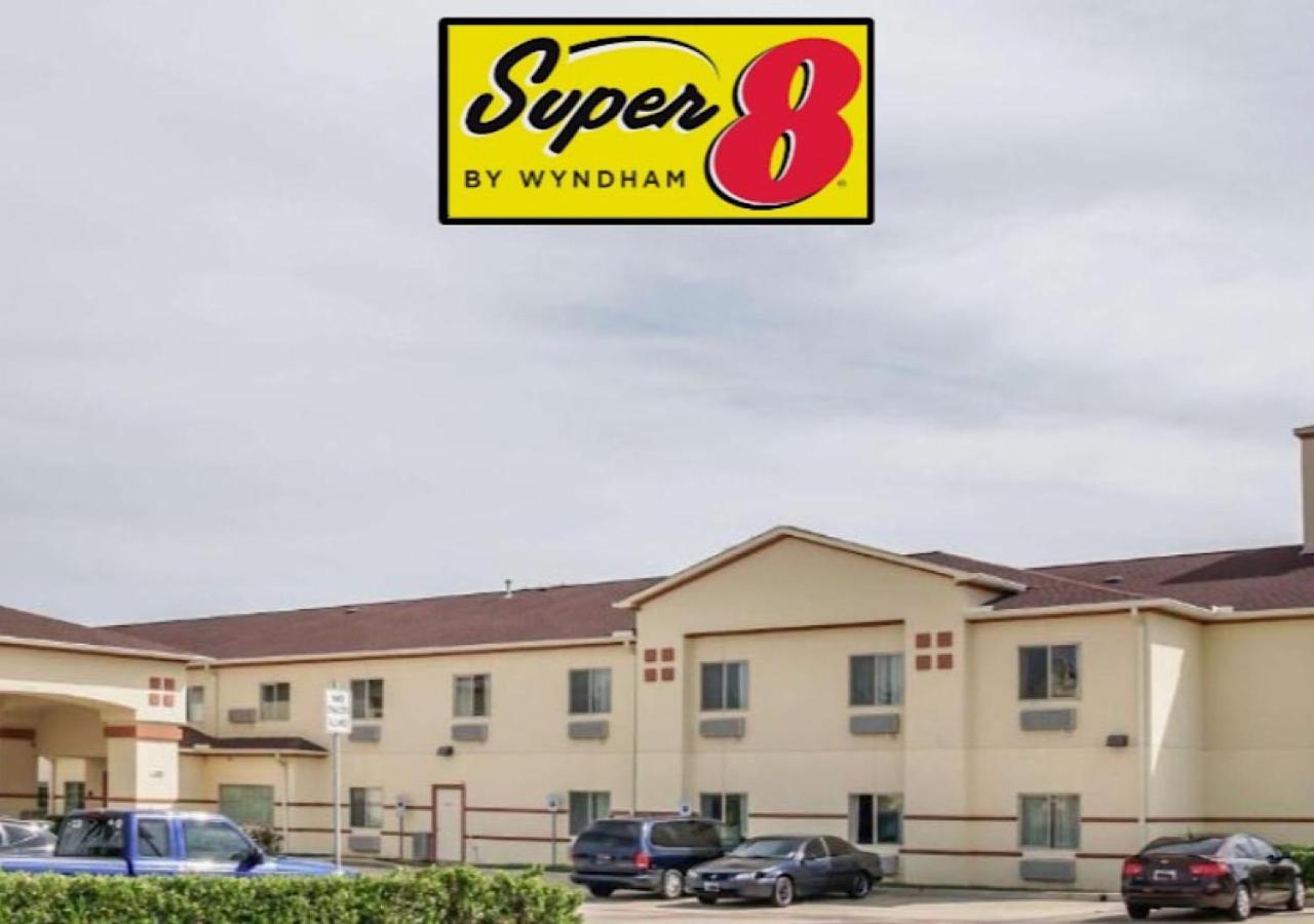 Super 8 By Wyndham Brenham Tx Otel Dış mekan fotoğraf