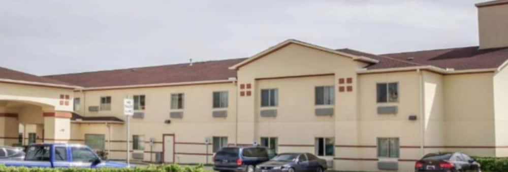 Super 8 By Wyndham Brenham Tx Otel Dış mekan fotoğraf