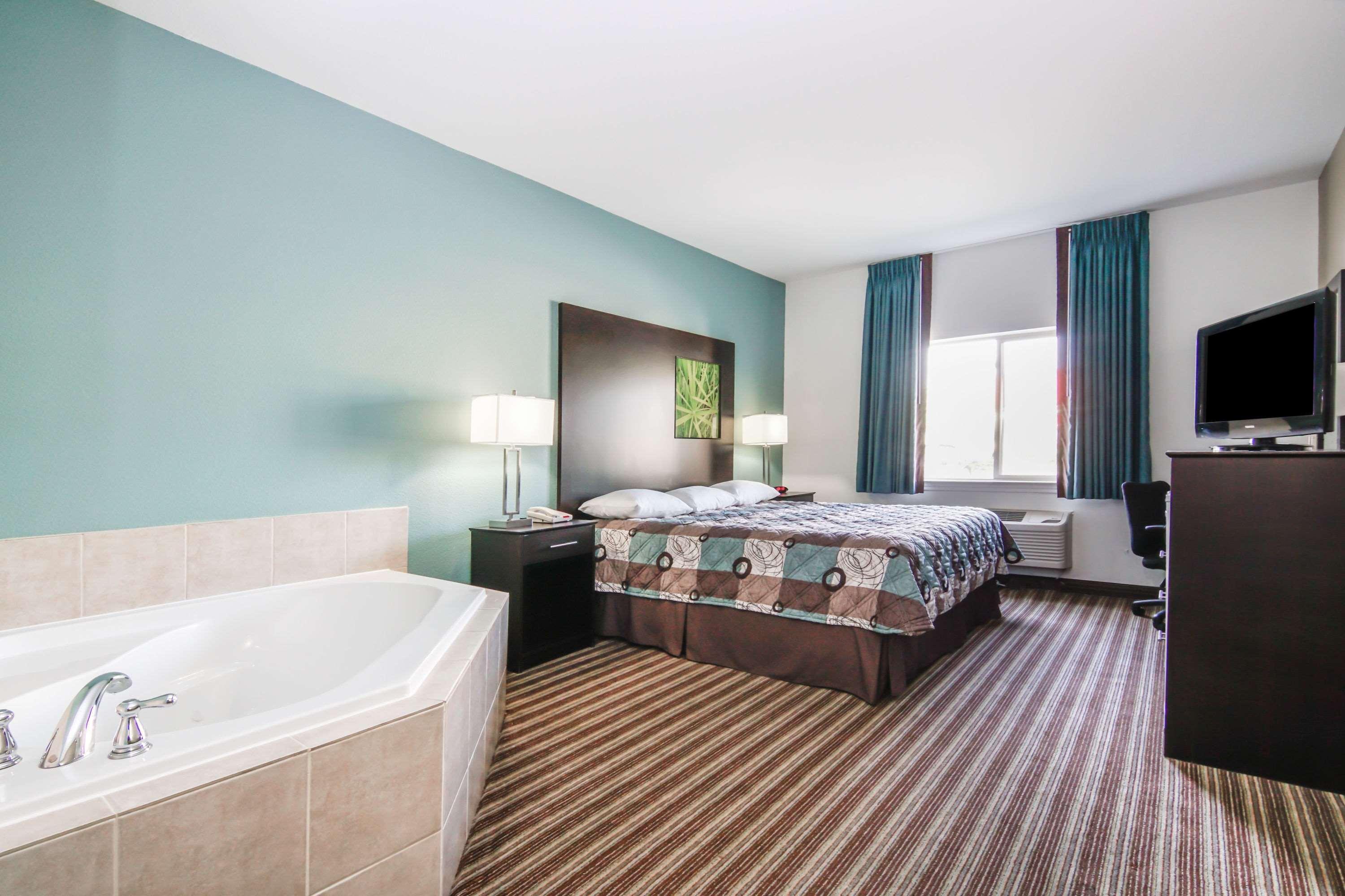 Super 8 By Wyndham Brenham Tx Otel Dış mekan fotoğraf