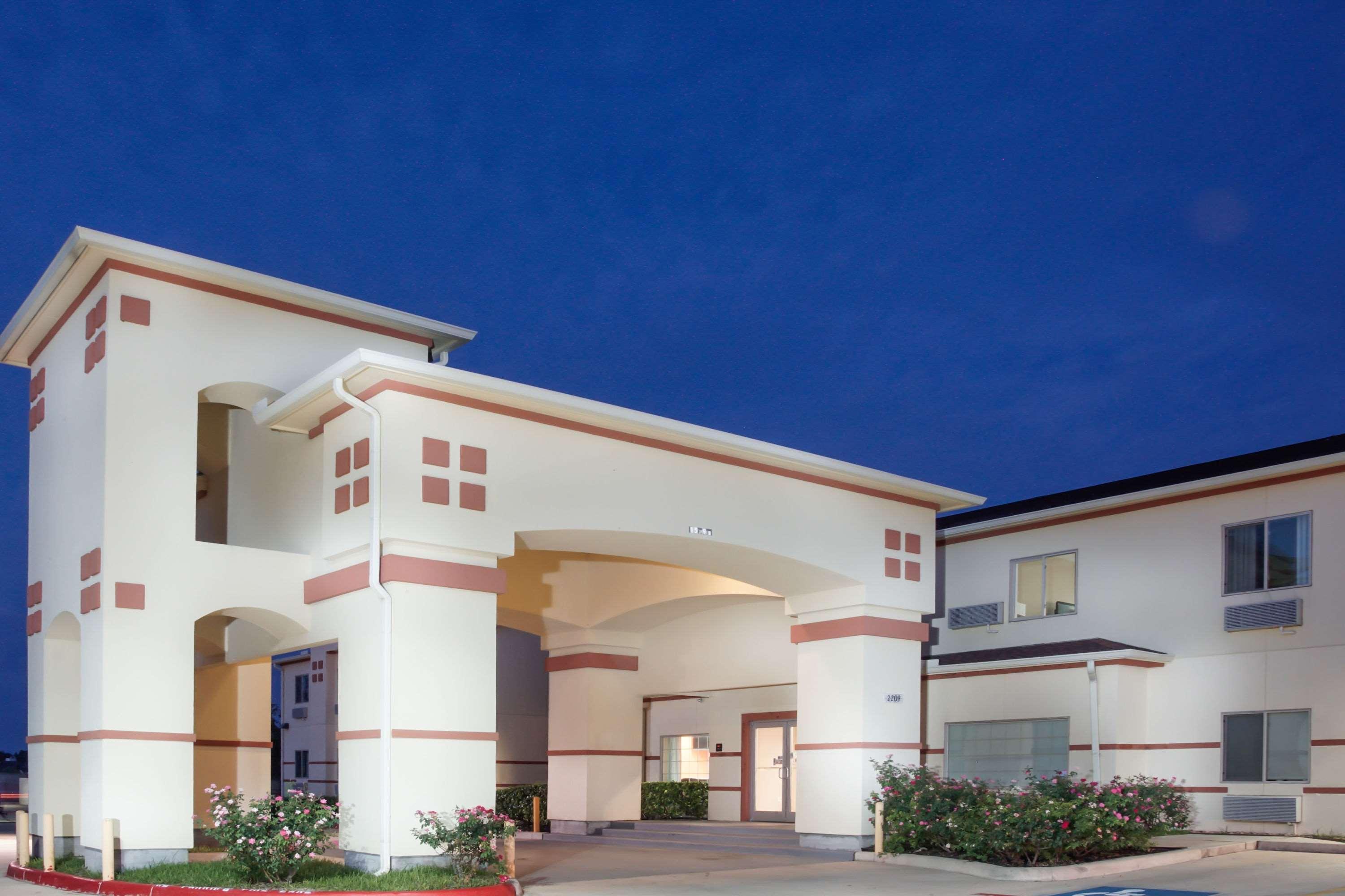 Super 8 By Wyndham Brenham Tx Otel Dış mekan fotoğraf