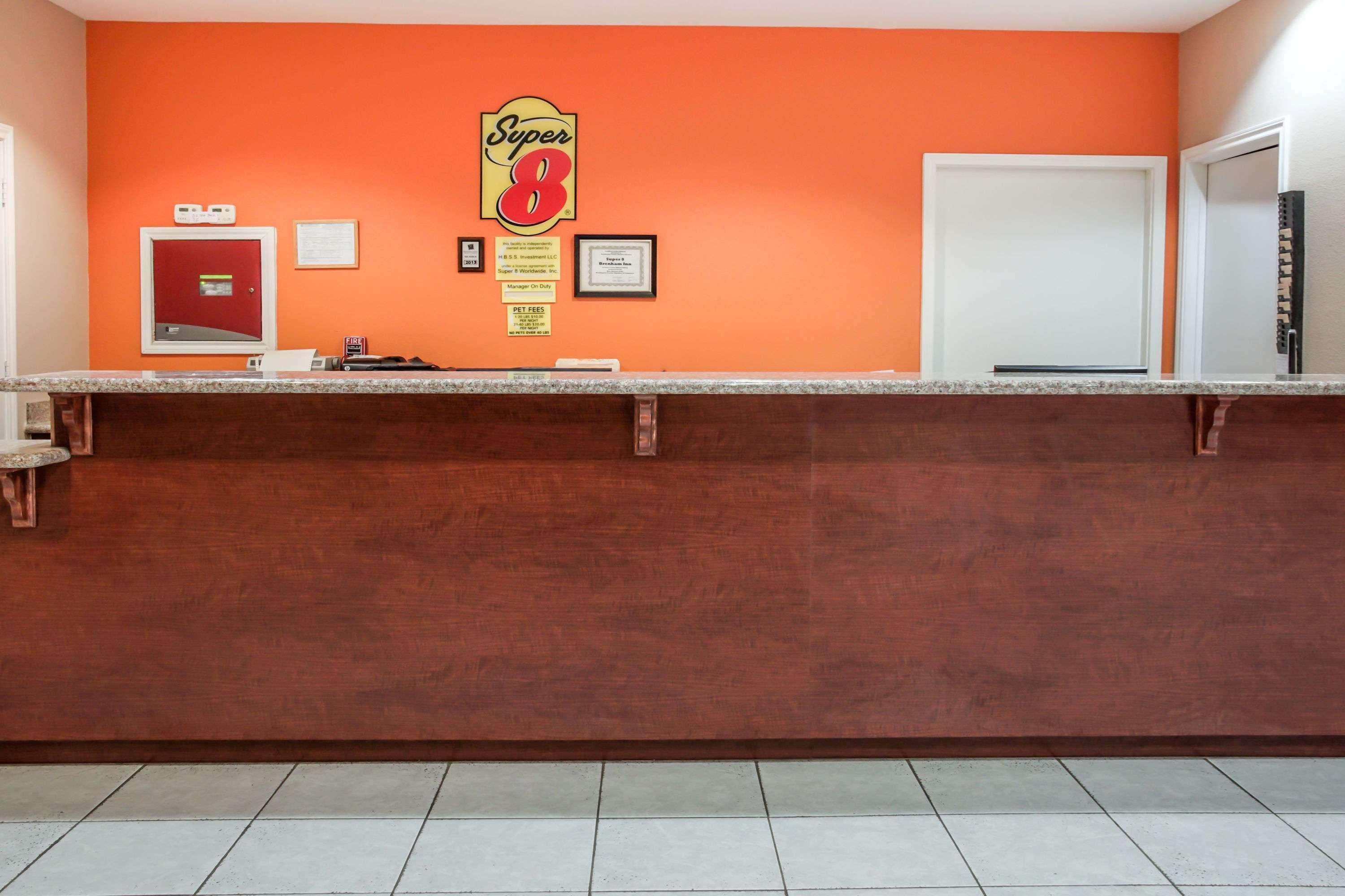 Super 8 By Wyndham Brenham Tx Otel Dış mekan fotoğraf