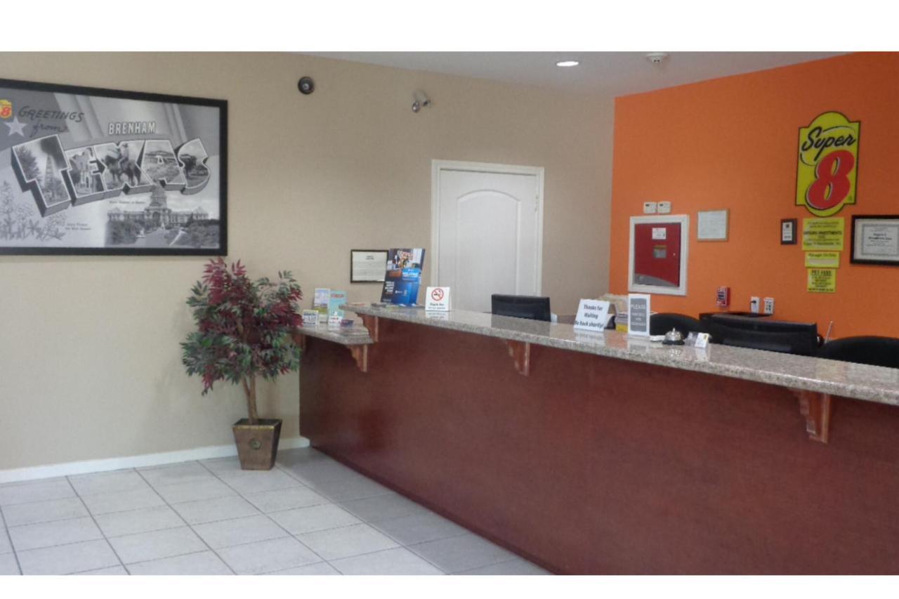Super 8 By Wyndham Brenham Tx Otel Dış mekan fotoğraf