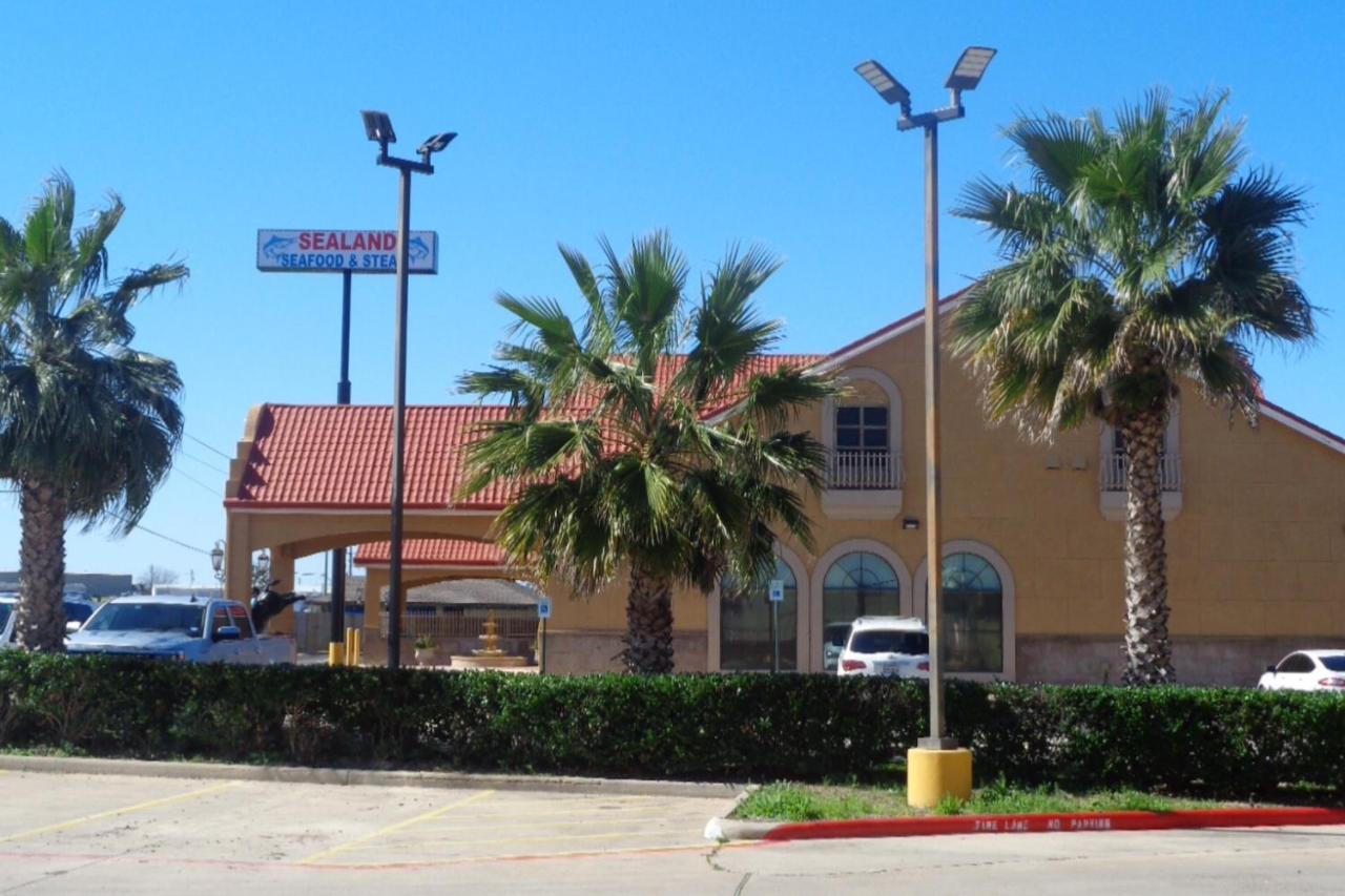 Super 8 By Wyndham Brenham Tx Otel Dış mekan fotoğraf