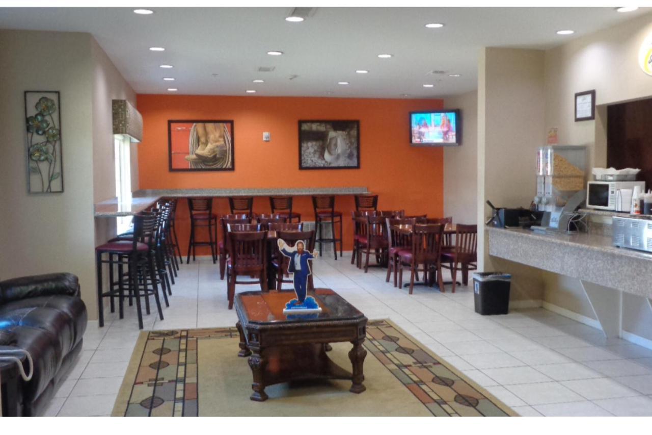Super 8 By Wyndham Brenham Tx Otel Dış mekan fotoğraf